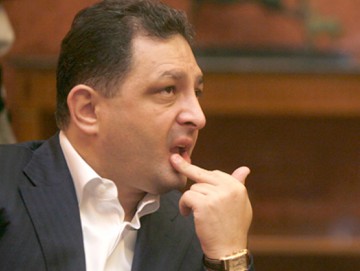 Vanghelie acuză guvernul că ar ascunde o scrisoare de la Oficiul Antifraudă